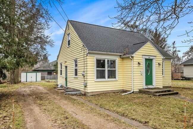 Building Photo - 4 Bedroom 1 Bathroom Home - Ask about our ...