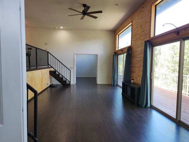 Building Photo - Live in The Pines ~ 2 Bed / 2 Bath for Lease