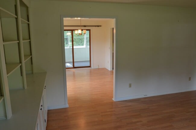 Building Photo - 7 Rivendell Dr