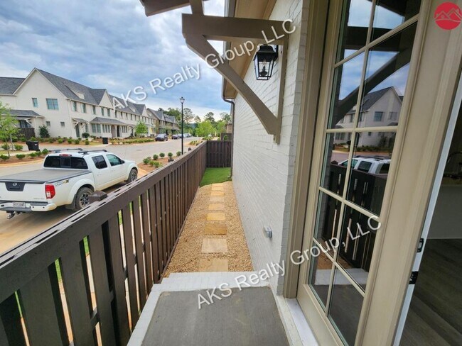 Building Photo - 1101 Windsor Sq