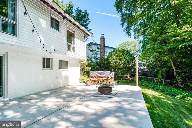 Building Photo - 5019 Fleming Dr