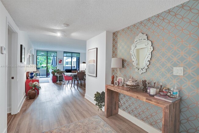 Primary Photo - 161 Crandon Blvd