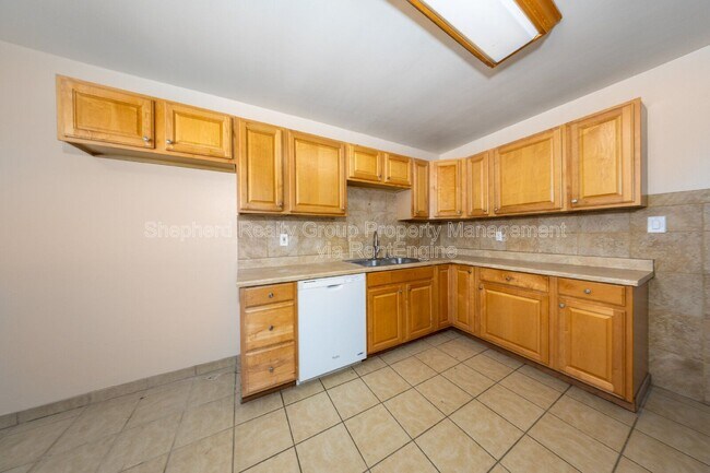 Building Photo - 6574 Valley Dr