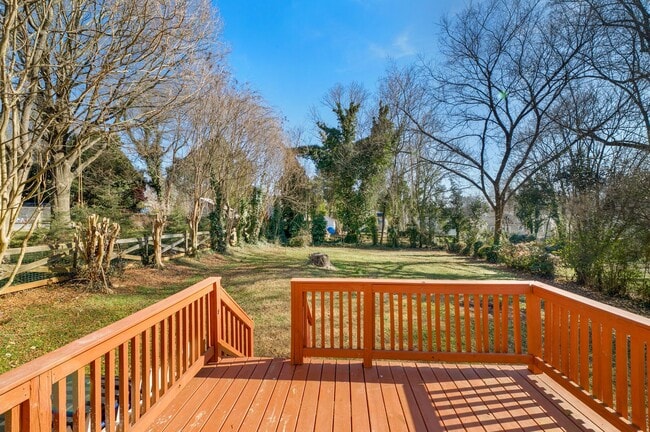 Building Photo - 1015 Martin St