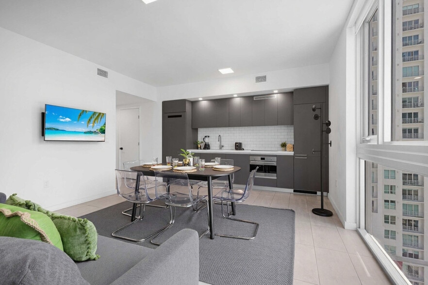 Building Photo - 227 NE 2nd St