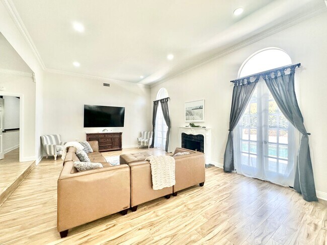 Building Photo - Breathtaking Custom Country Two-Story Home, Fully Remodeled & Beautifully Appointed on Private 20...