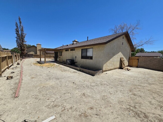Building Photo - 1743 W Ave K9