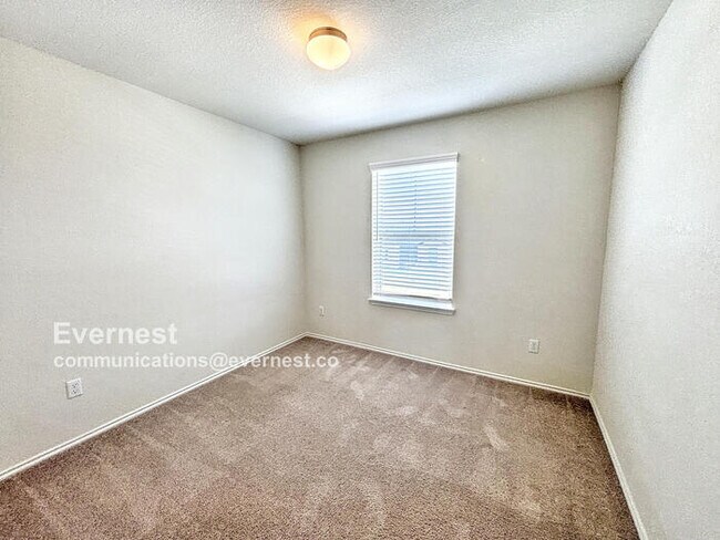 Building Photo - Charming and Spacious 3-Bedroom Home with ...
