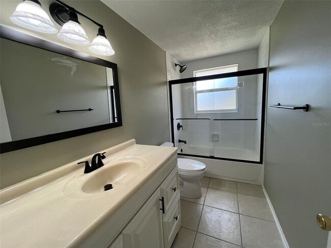 Building Photo - 3251 Pinetree St