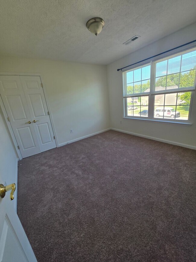 Building Photo - 558 Windsong Dr