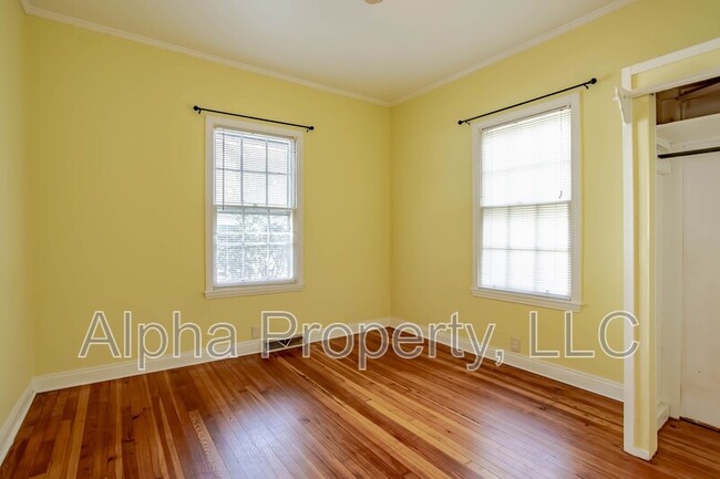 Building Photo - 18 Hale St