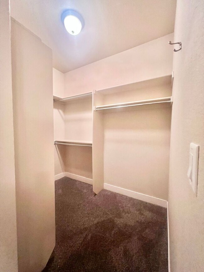 Building Photo - 3 bedroom/2.5 bath Condo with attached 2 car garage In Fossil Lake Subdivision in Fort Collins, CO