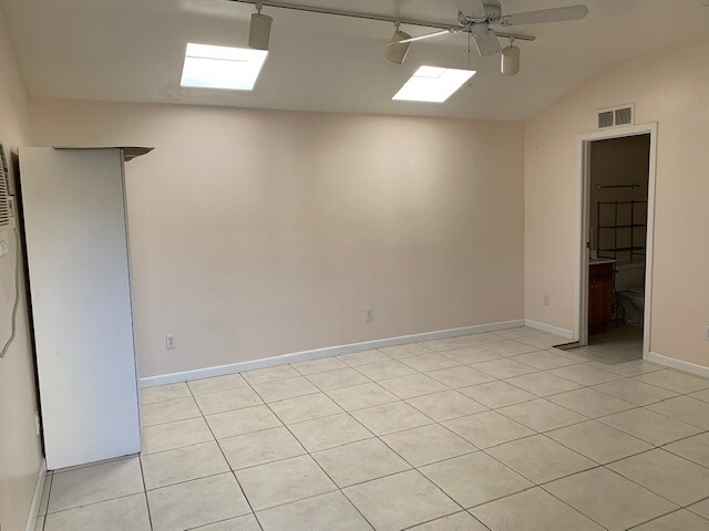 studio inside - 6727 N 13th Pl