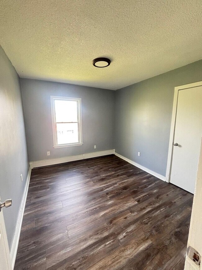 Building Photo - 56 Judson St