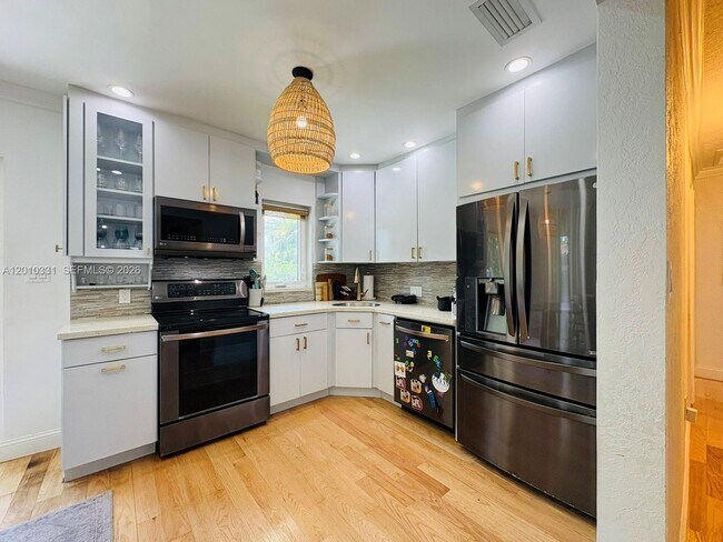 Building Photo - 11 Veragua Ave