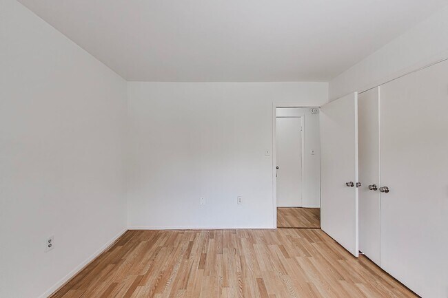 Building Photo - 2BD/1BA in Bethesda Park - Feeds to WJ HS - Great location - Close to Walter Reed & METRO