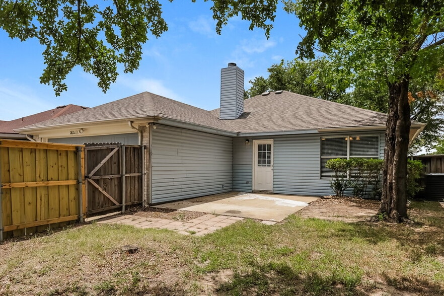 Building Photo - 2628 Hidden Springs Dr