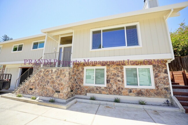 Primary Photo - Completely Renovated Large Novato Home in ...