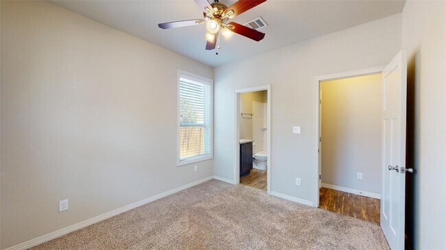 Building Photo - 914 Fairview Ave