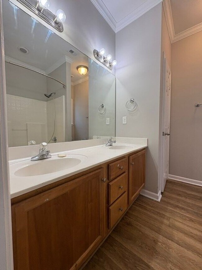 Building Photo - For Rent - 3 Bedroom, 2 Bathroom home in P...