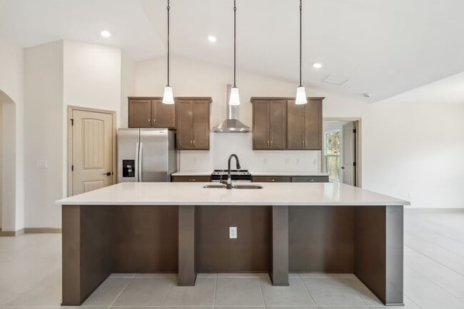 Building Photo - MOVE IN SPECIAL- Beautiful 4/2 Home on 3/4 Acre For Rent in St. Cloud