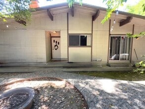 Building Photo - 615an