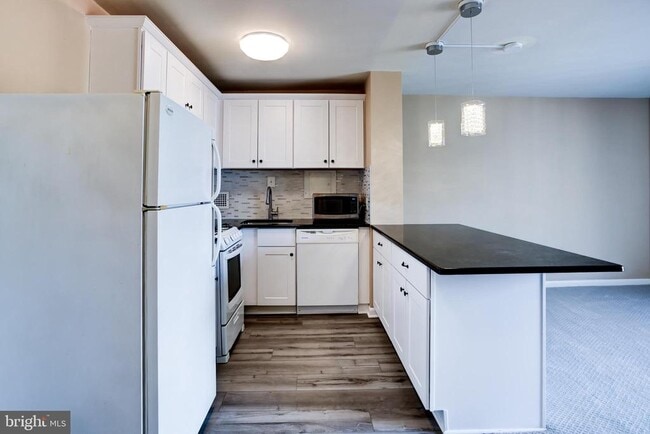 Building Photo - 950 25th St NW