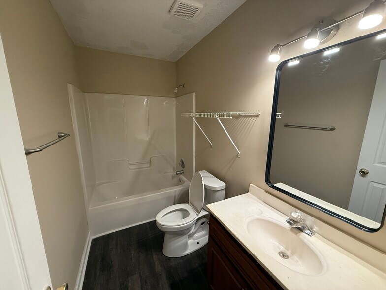 Bathroom - 88 Lee Road 2060