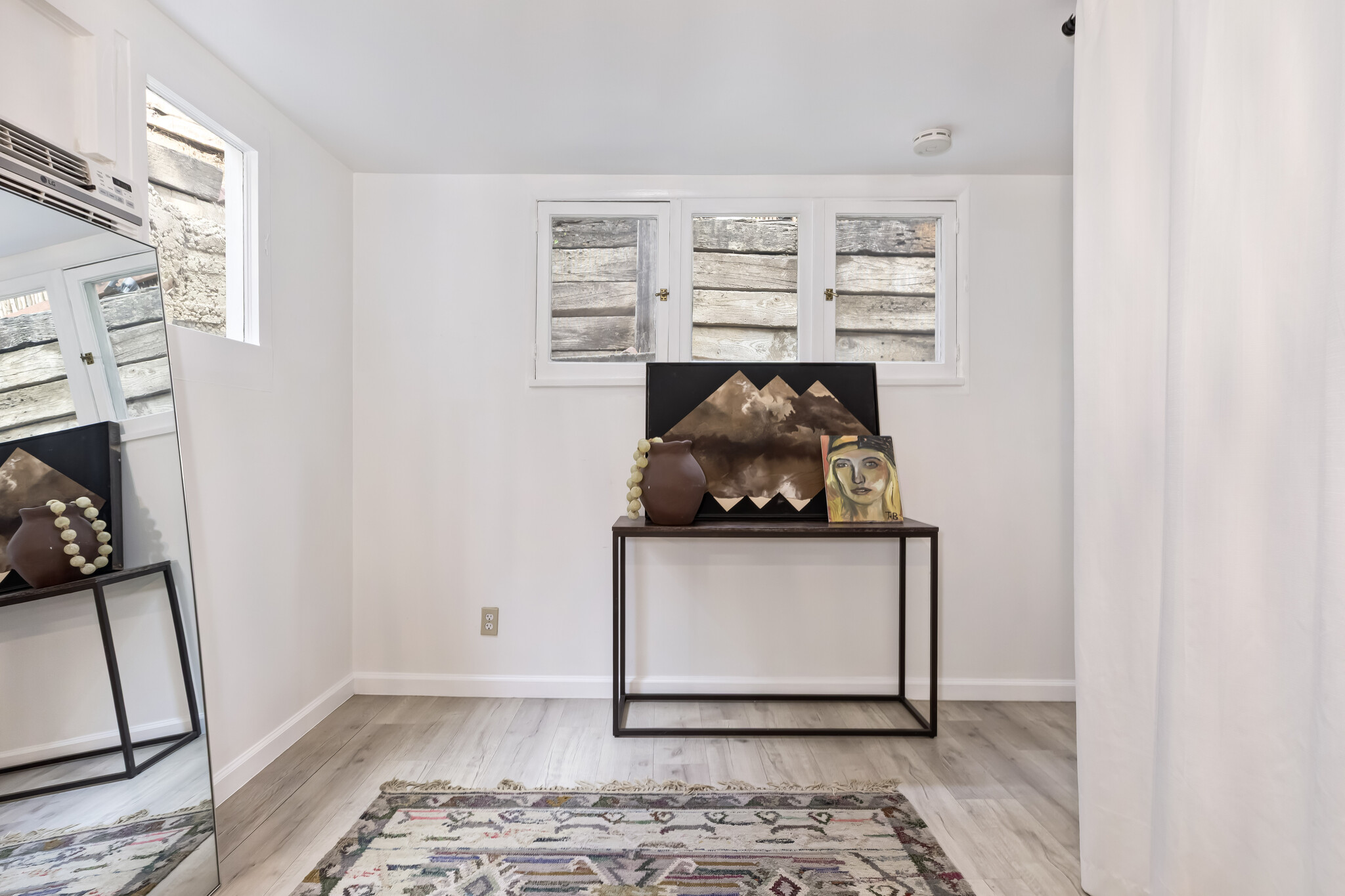 Building Photo - 2427 N Gower St