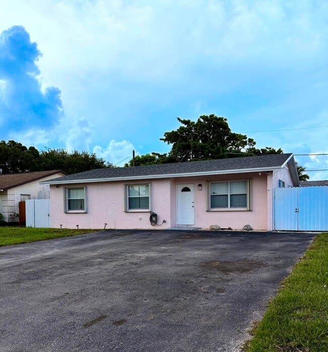 Primary Photo - 4609 Pruden Blvd