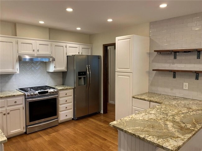 Building Photo - 406 S 37th St