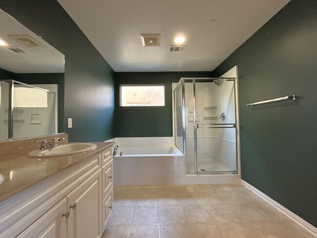 Building Photo - NATURE TRAIL CHINO  (5 BED, 2.5 BATH)