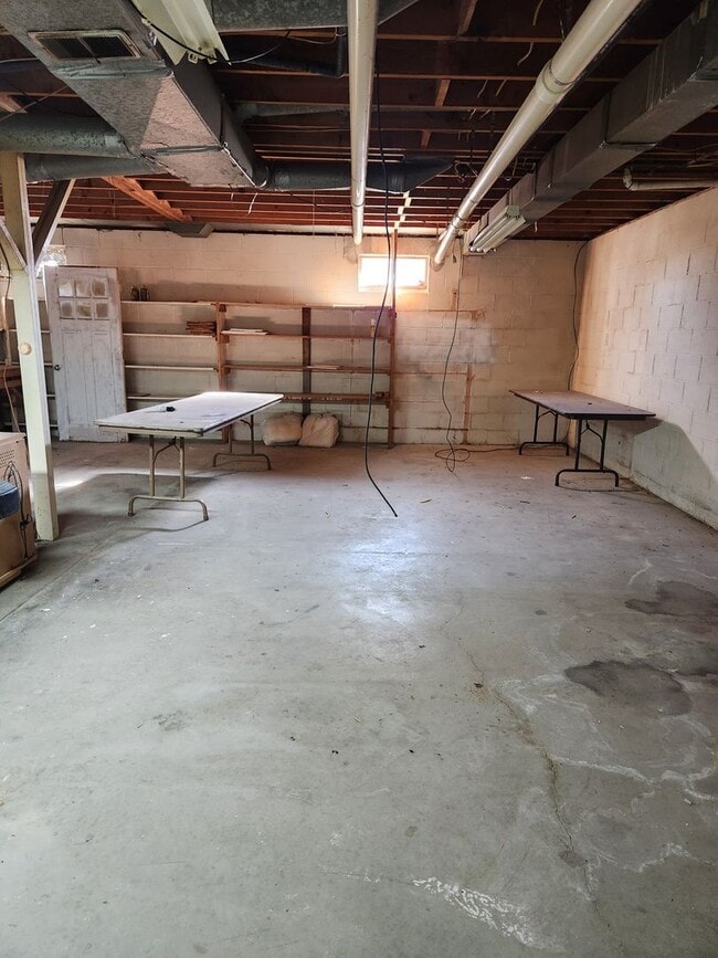 Building Photo - 4BR 2BA home is Glasgow city limits