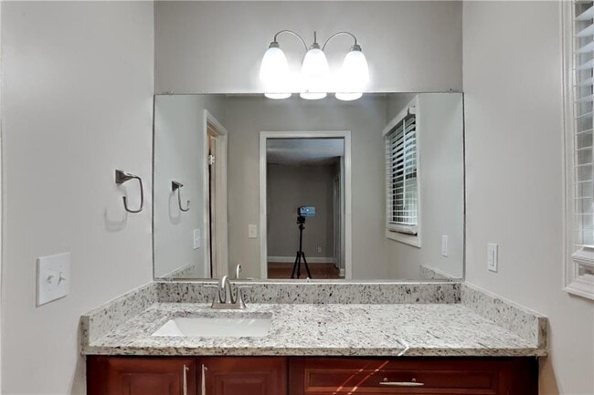 Building Photo - 464 Ridgemont Dr