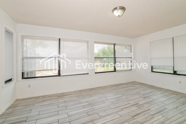 Building Photo - 936 Abigail Drive