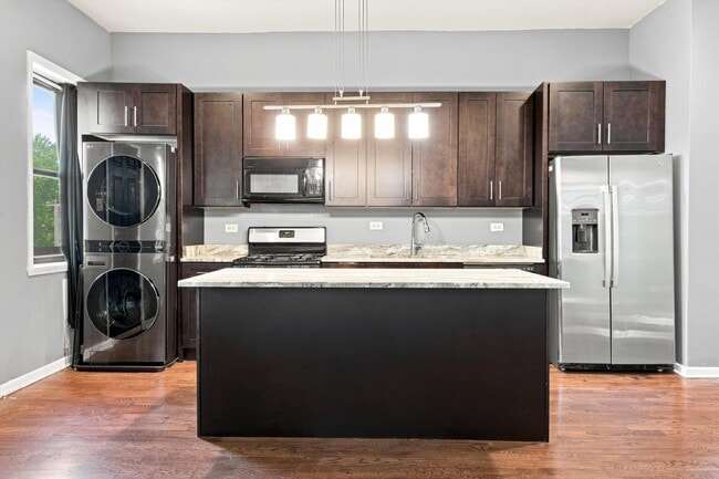 Building Photo - 4834 S Prairie Ave
