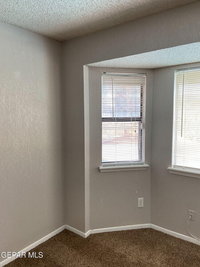 Building Photo - 6721 El Parque Dr