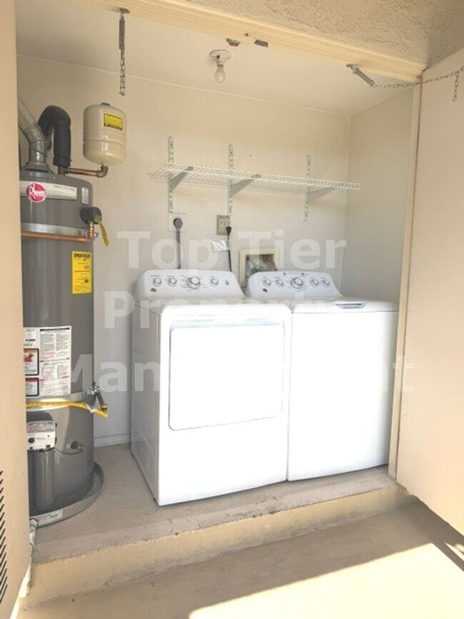 Building Photo - ***Dual-Primary 2 bed / 2 bath Condo in Carmel Valley - Available NOW***