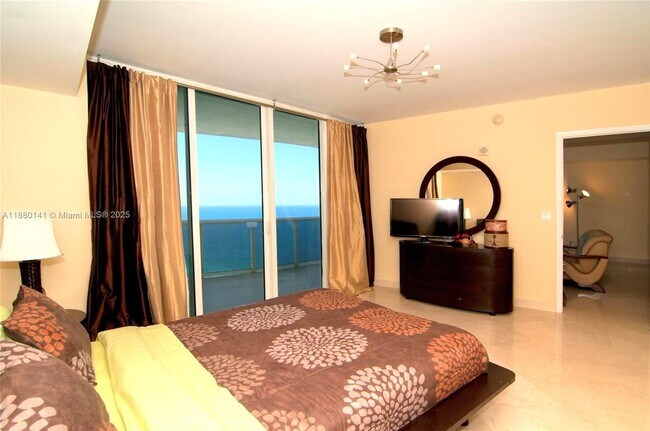 Building Photo - 17201 Collins Ave