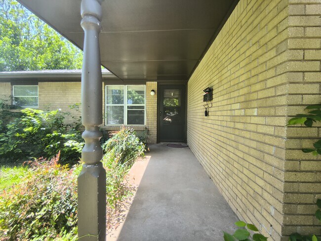 Building Photo - 140 Ridgecrest Rd