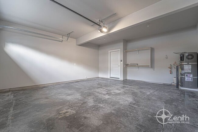 Building Photo - 4915 NE 2nd Ct