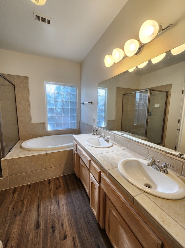 Building Photo - 307 Villa Elegante Dr