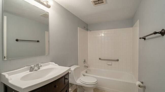 Building Photo - South Tampa 2-Bedroom Condo Near Midtown, SoHo & Westshore!