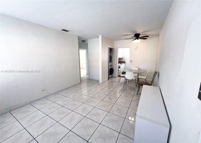 Building Photo - 3901 W Flagler St
