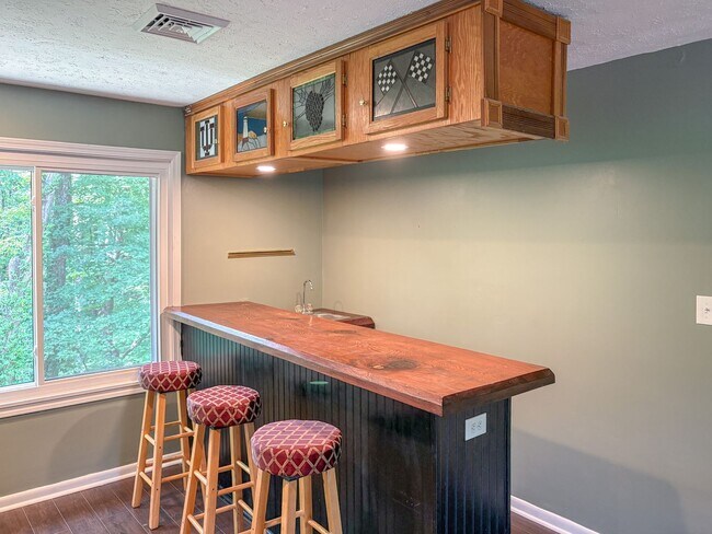Building Photo - Single Family Residence