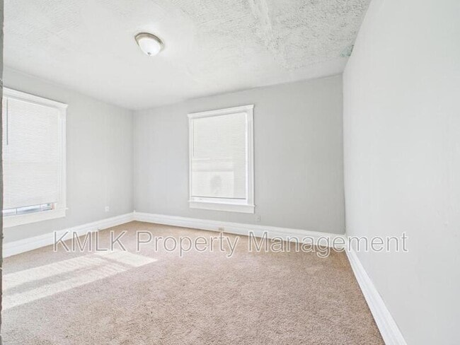 Building Photo - 635 Hazel St