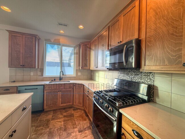 Building Photo - Spacious Airway Heights Home