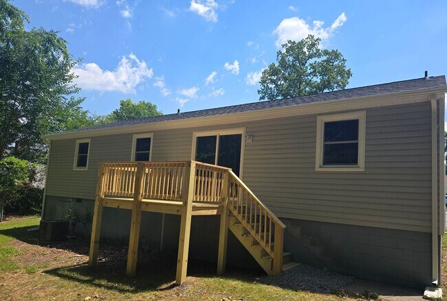 Building Photo - NEWLY REMODELED 3 BEDROOM IN PRINCE GEORGE