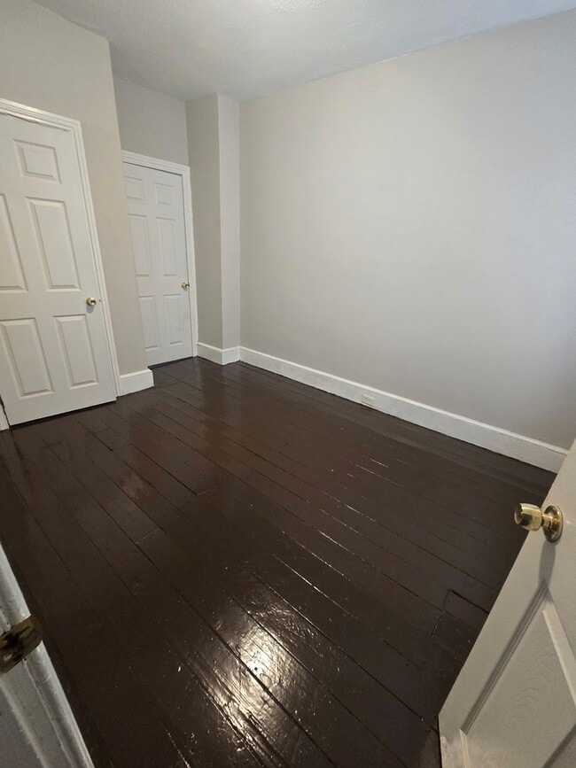 Building Photo - 3 Bedroom