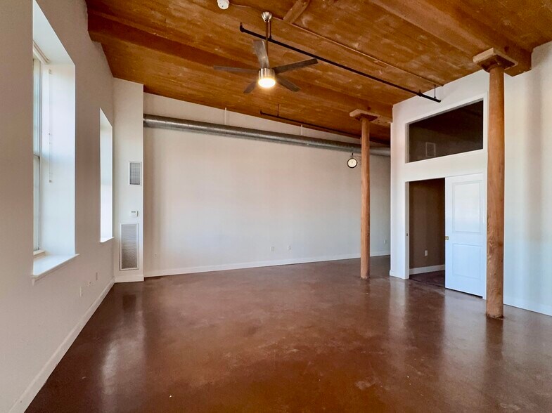 Building Photo - 35 Riverwalk Way